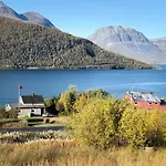 Myrvoll Trails Og View Hébergement de vacances Lakselvbukt