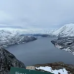 Myrvoll Trails Og View * Lakselvbukt