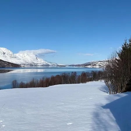 Myrvoll Trails Og View Lakselvbukt