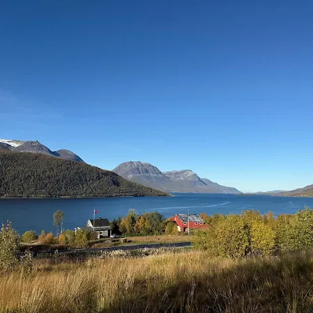 Myrvoll Trails Og View * Lakselvbukt