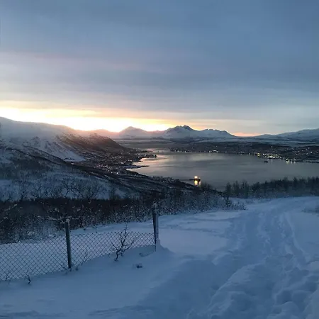 Myrvoll Trails Og View 펜션 Lakselvbukt