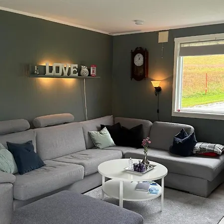 Myrvoll Trails Og View 펜션 Lakselvbukt