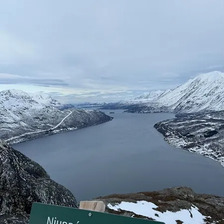 Myrvoll Trails Og View * Lakselvbukt