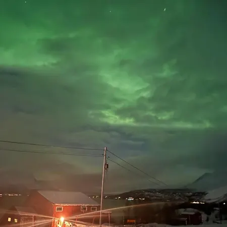 Myrvoll Trails Og View 펜션 Lakselvbukt